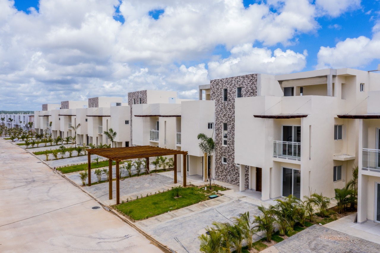 Apartamentos y Casas en Punta Cana de Crisfer • Regis Jiménez | Invierte en  Bienes Raíces con Poco Dinero de Inicial